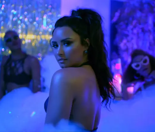 Una fiesta, Paris Hilton y ms famosos en el nuevo video de Demi Lovato: 